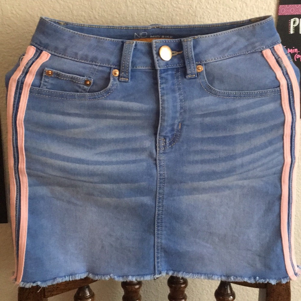 Blue mid-rise skirt